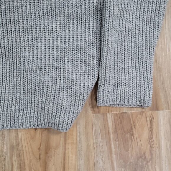 🔹️Miracle Gray Knit Twisted Long Sleeve Reversible Crop Sweater Medium - Picture 6 of 11